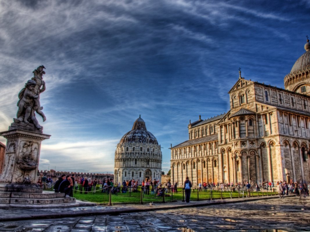 piazza dei miracoli pisa